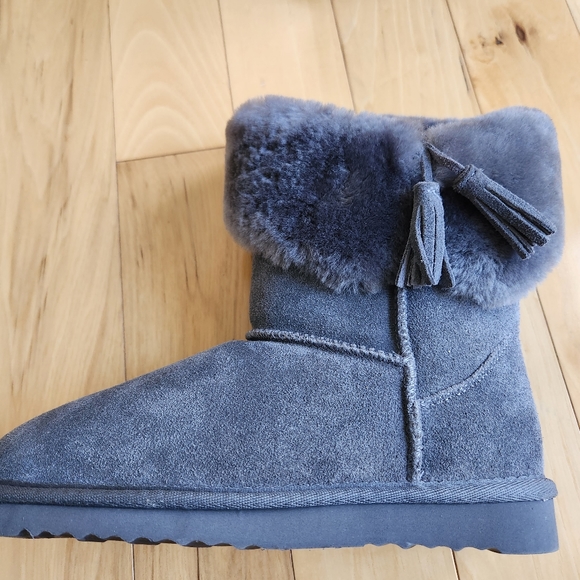 NEW ASPEN Ladies Suede Real Sheepskin Booties. Color- Charcoal, Size 7-8 - Picture 4 of 13